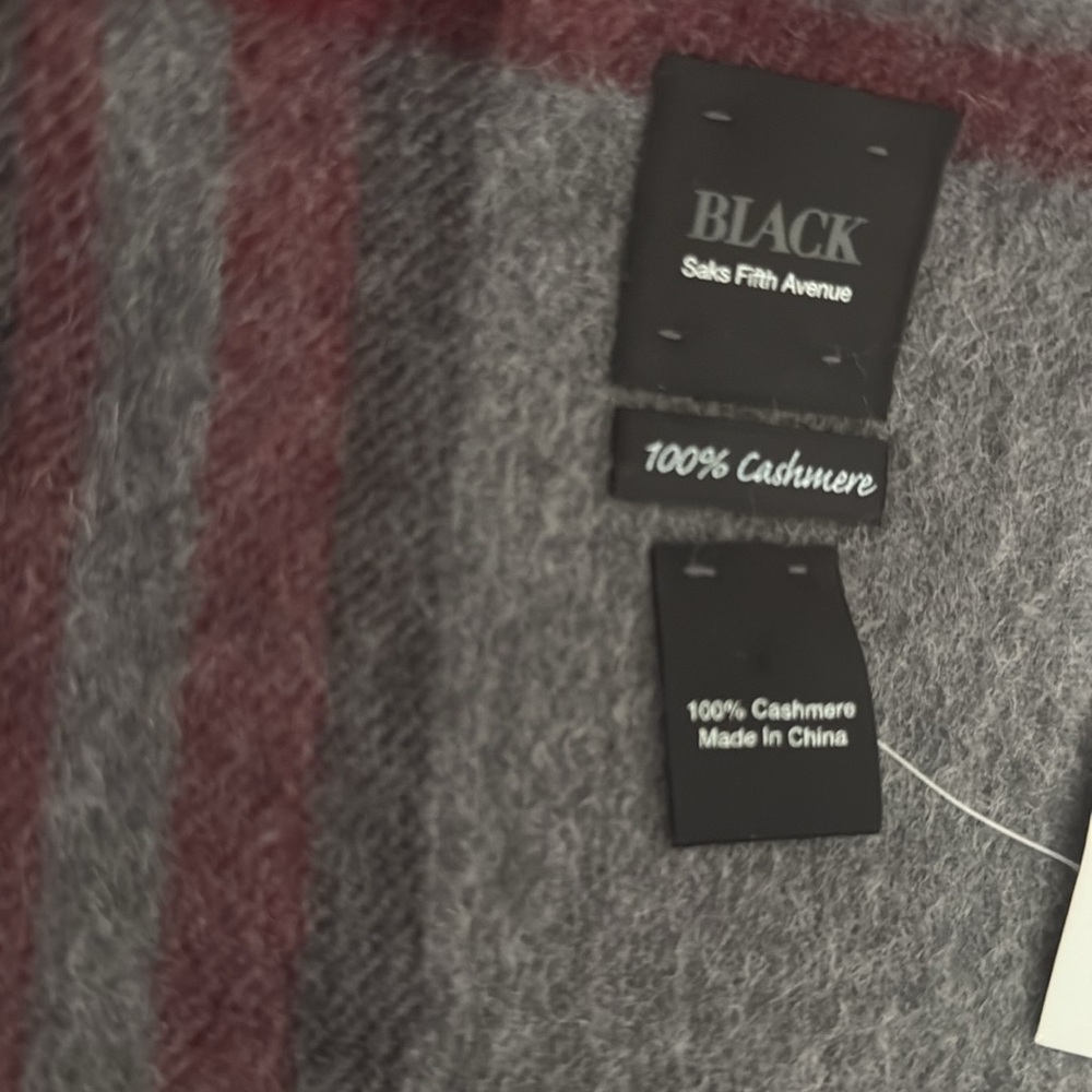 CASHMERE BLACK SAKS FIFTH AVENUE Scarf with Red and Gray Stripes - Picture 2 of 3